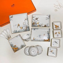 HERMES”愛馬16頭骨陶瓷鎏金餐具套裝赤道叢林系列方形盤碗碟勺禮